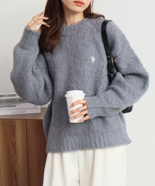 U.S. POLO ASSN.（ユーエスポロアッスン）の「【U.S. POLO ASSN./ユーエスポロアッスン】別注 刺繍ロゴ クルーネックセーター（ニット/セーター・レディース・オフホワイト/グレー/レッド/ピンク/ネイビー・M/L/S）」の3枚目の写真