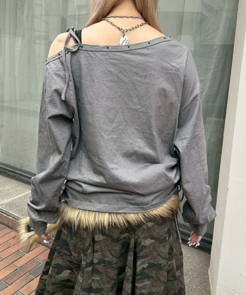 Never mind the XU（ネバーマインドザエックスユー）の「【Never mind the XU】one shoulder long sleeve / 【ネバーマインド ザ エックスユー】ワンショルダー長袖トップス  <着用動画あり>（Tシャツ/カットソー・レディース・ホワイト/グレー・ONE SIZE）」の10枚目の写真