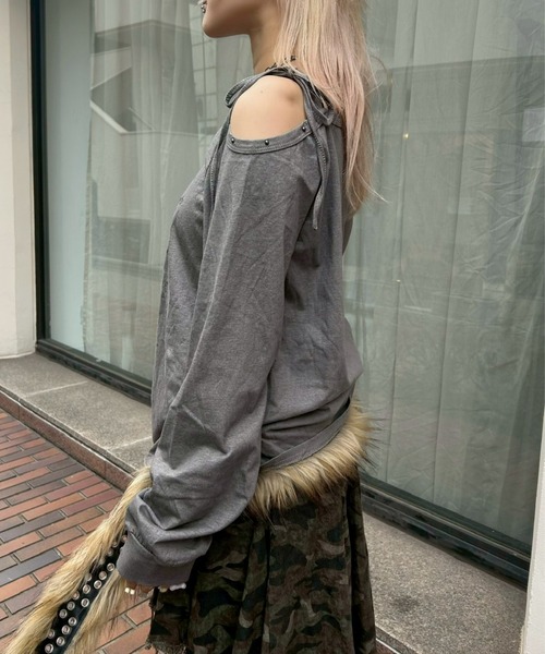 Never mind the XU（ネバーマインドザエックスユー）の「【Never mind the XU】one shoulder long sleeve / 【ネバーマインド ザ エックスユー】ワンショルダー長袖トップス  <着用動画あり>（Tシャツ/カットソー・レディース・ホワイト/グレー・ONE SIZE）」の9枚目の写真