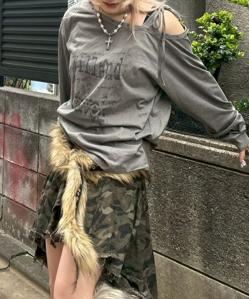 Never mind the XU（ネバーマインドザエックスユー）の「【Never mind the XU】one shoulder long sleeve / 【ネバーマインド ザ エックスユー】ワンショルダー長袖トップス  <着用動画あり>（Tシャツ/カットソー・レディース・ホワイト/グレー・ONE SIZE）」の7枚目の写真