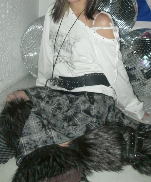 Never mind the XU（ネバーマインドザエックスユー）の「【Never mind the XU】one shoulder long sleeve / 【ネバーマインド ザ エックスユー】ワンショルダー長袖トップス  <着用動画あり>（Tシャツ/カットソー・レディース・ホワイト/グレー・ONE SIZE）」の17枚目の写真