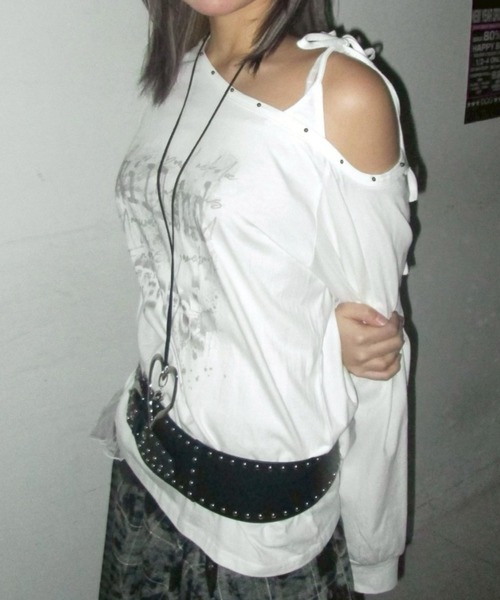 Never mind the XU（ネバーマインドザエックスユー）の「【Never mind the XU】one shoulder long sleeve / 【ネバーマインド ザ エックスユー】ワンショルダー長袖トップス  <着用動画あり>（Tシャツ/カットソー・レディース・ホワイト/グレー・ONE SIZE）」の20枚目の写真