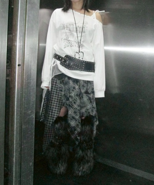 Never mind the XU（ネバーマインドザエックスユー）の「【Never mind the XU】one shoulder long sleeve / 【ネバーマインド ザ エックスユー】ワンショルダー長袖トップス  <着用動画あり>（Tシャツ/カットソー・レディース・ホワイト/グレー・ONE SIZE）」の18枚目の写真