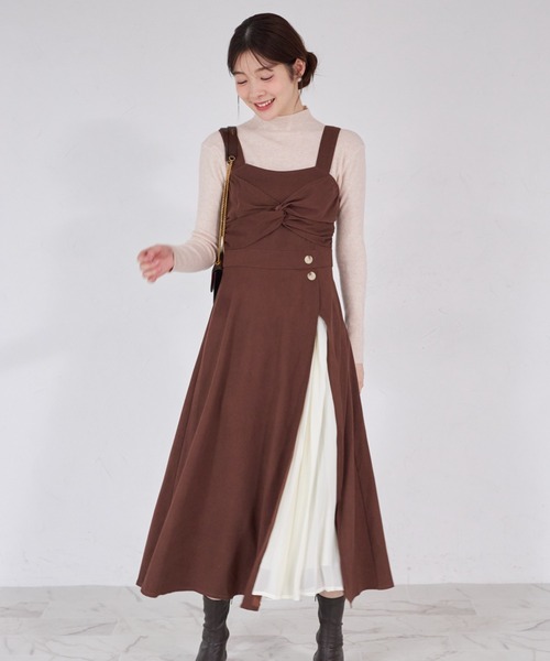 tocco closet（トッコ　クローゼット）の「【ZOZO限定】フロントリボンライクツイス切替プリーツスエードジャンパースカート（ジャンパースカート・レディース・ブラック/ブラウン・M）」の19枚目の写真