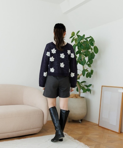 flower(フラワー)の「フラッフィーフラワーニット(ニット/セーター・レディース・ベージュ/ネイビー・FREE)」の13枚目の写真
