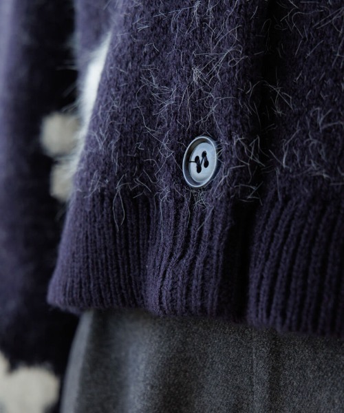 flower(フラワー)の「フラッフィーフラワーニット(ニット/セーター・レディース・ベージュ/ネイビー・FREE)」の16枚目の写真