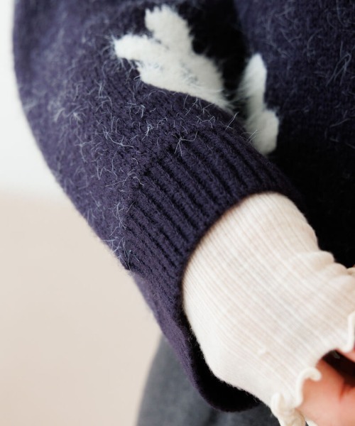 flower(フラワー)の「フラッフィーフラワーニット(ニット/セーター・レディース・ベージュ/ネイビー・FREE)」の17枚目の写真