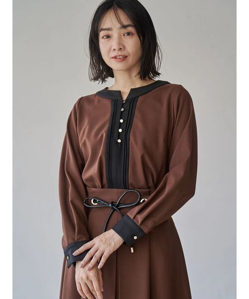 TONAL（トーナル）の「ウォームツイルバイカラーピンタックブラウス（シャツ/ブラウス・レディース・ベージュ/ブラウン/ネイビー/オフホワイト/その他・MEDIUM）」の17枚目の写真