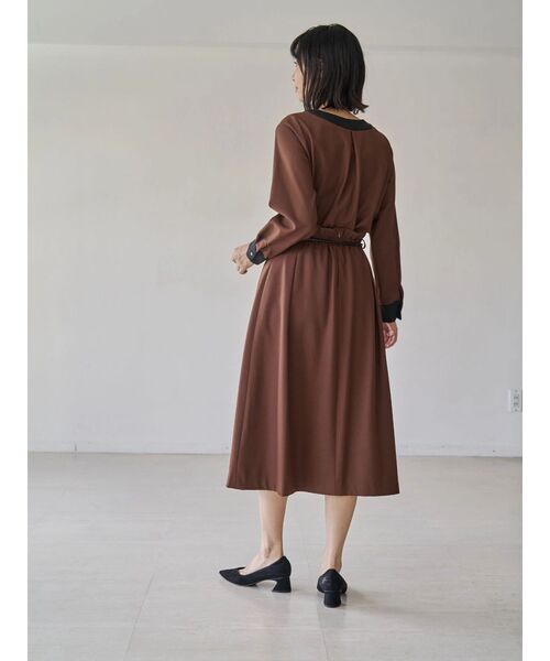 TONAL（トーナル）の「ウォームツイルバイカラーピンタックブラウス（シャツ/ブラウス・レディース・ベージュ/ブラウン/ネイビー/オフホワイト/その他・MEDIUM）」の21枚目の写真