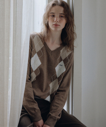 ANDNEEDS（アンドニーズ）の「Eddy argyle v-neck knit (camel brown)（ニット/セーター）」