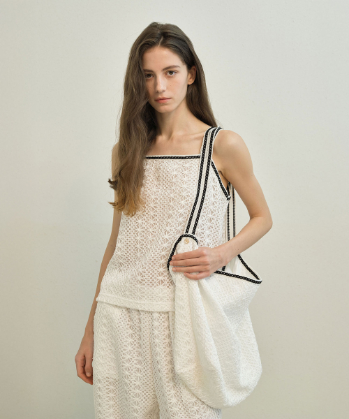 MAYVERU（メイバーユー）の「Cyndi Lace Bag _ Ivory（ショルダーバッグ・レディース・アイボリー・FREE）」の2枚目の写真