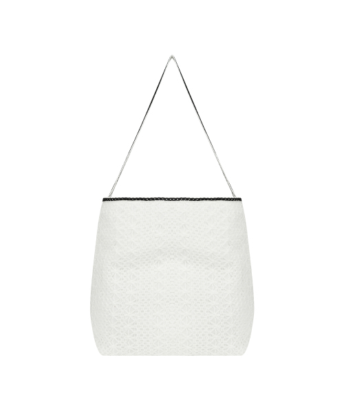 MAYVERU（メイバーユー）の「Cyndi Lace Bag _ Ivory（ショルダーバッグ・レディース・アイボリー・FREE）」の3枚目の写真