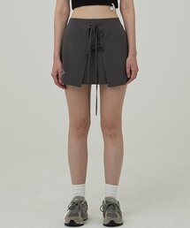 グレーのエプロンスカート(ラップミニスカート)