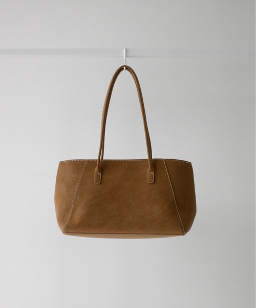 on:nue（オンニュ）の「【on:nue】ベルテッドレザーライクショルダーバッグ  /2026 SS COLLECTION（ショルダーバッグ・レディース・ダークグレー/キャメル/カーキ・FREE）」の22枚目の写真