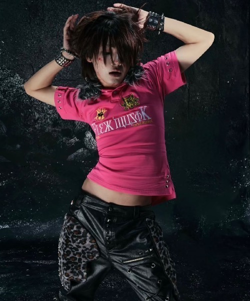 COZY WORLDWIDE(コージーワールドワイド)の「【Cozy world Wide】"BBY TECHBOI" FUR POLO / 【コージーワールドワイド】ロゴグラフィックファーカラー半袖ポロシャツ(ポロシャツ・メンズ・ブラック/ピンク・S/M)」の17枚目の写真