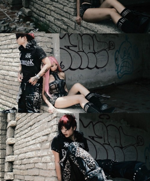COZY WORLDWIDE(コージーワールドワイド)の「【Cozy world Wide】"BBY TECHBOI" FUR POLO / 【コージーワールドワイド】ロゴグラフィックファーカラー半袖ポロシャツ(ポロシャツ・メンズ・ブラック/ピンク・S/M)」の3枚目の写真