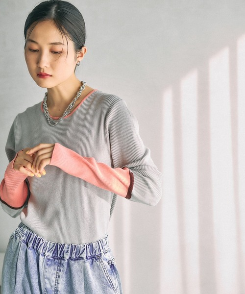 LEPSIM(レプシィム)の「12ゲージ袖配色プルオーバー3 639438(ニット/セーター・レディース・グレー×ピンク/ホワイト×ブルー/ブラック×レッド/ブラック×グリーン・FREE)」の4枚目の写真