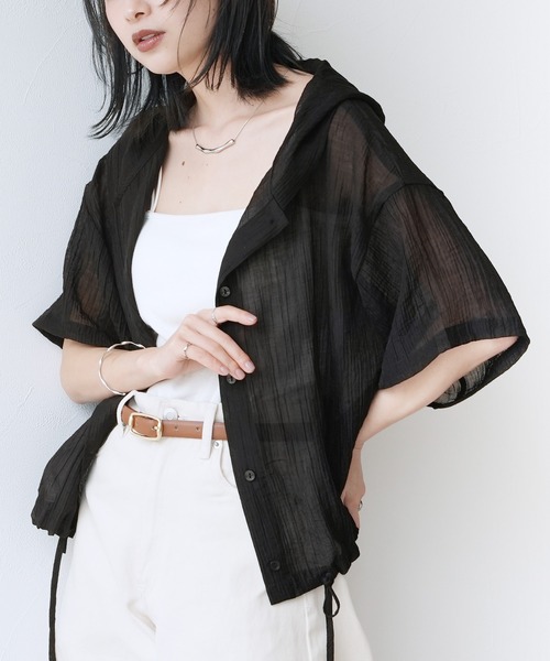 Yeoun(ヨウン)の「フード付き半袖シアーシャツ(シャツ/ブラウス・レディース・ブラック/オフホワイト・M)」の2枚目の写真
