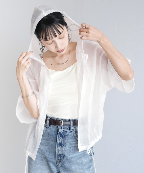 Yeoun(ヨウン)の「フード付き半袖シアーシャツ(シャツ/ブラウス・レディース・ブラック/オフホワイト・M)」の3枚目の写真