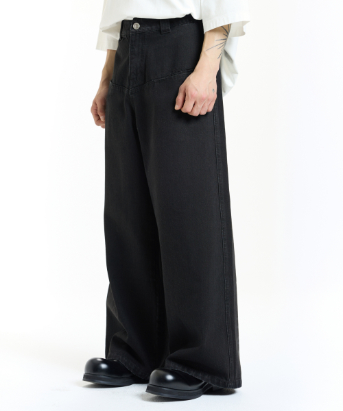 VONVAT(ヴォンバト)の「Signature Pocket Wide Denim (Black)(デニムパンツ・レディース・ブラック・FREE)」の1枚目の写真