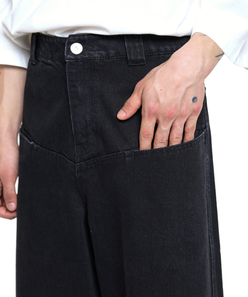 VONVAT(ヴォンバト)の「Signature Pocket Wide Denim (Black)(デニムパンツ・レディース・ブラック・FREE)」の4枚目の写真