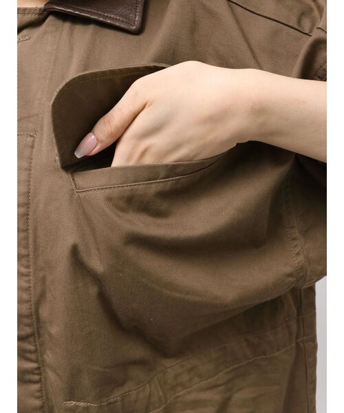 Ungrid(アングリッド)の「レザードッキングミリタリーブルゾン(ブルゾン・レディース・カーキ/ダークブラウン・FREE)」の7枚目の写真