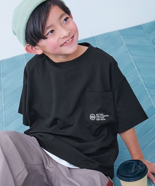 devirock(デビロック)の「【イージーウォッシュ】防汚 えらべるデザイン UVカット 半袖Tシャツ(セットアップ可能)(Tシャツ/カットソー・キッズ・グリーン系1/ブラック系2/ベージュ系1/ライトグレー系1/ブラック系1/パープル系1/ホワイト系1/ホワイト系2・100cm/110cm/120cm/130cm/140cm/150cm/160cm)」の4枚目の写真