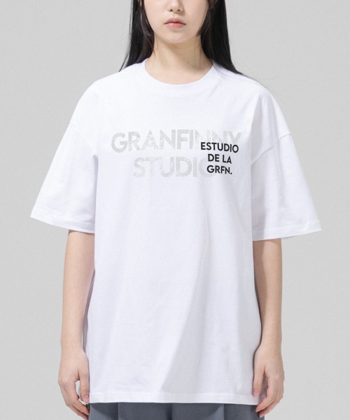 GRANFINNY(グランフィニ)の「スタジオオーバーサイズ半袖Tシャツ-ホワイト(Tシャツ/カットソー・レディース・ホワイト・M/L/XL)」の3枚目の写真