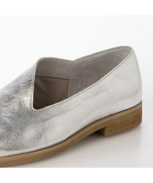 D'ICI(ディッシィ)の「カットラインミドルヒールシューズ(その他シューズ・レディース・ブラック・24.5cm/24cm/23.5cm/23cm/22.5cm/22cm)」の16枚目の写真
