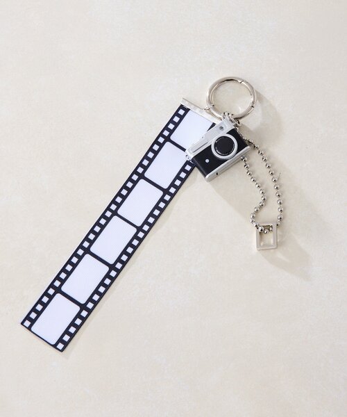 ear PAPILLONNER(イアパピヨネ)の「ネガフィルムストラップ/ チャーム(チャーム・レディース・ブラック・FREE)」の2枚目の写真