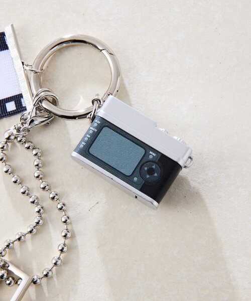 ear PAPILLONNER(イアパピヨネ)の「ネガフィルムストラップ/ チャーム(チャーム・レディース・ブラック・FREE)」の6枚目の写真