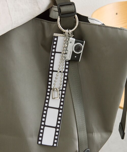 ear PAPILLONNER(イアパピヨネ)の「ネガフィルムストラップ/ チャーム(チャーム・レディース・ブラック・FREE)」の11枚目の写真