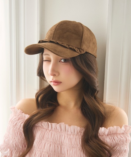 TITTY&CO.(ティティーアンドコー)の「スウェード調フリルキャップ(キャップ・レディース・ベージュ/ブラウン/ブラック/クリーム・FREE)」の2枚目の写真