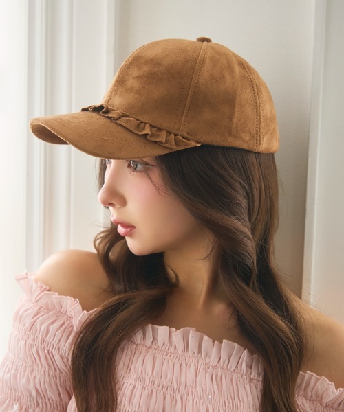 TITTY&CO.(ティティーアンドコー)の「スウェード調フリルキャップ(キャップ・レディース・ベージュ/ブラウン/ブラック/クリーム・FREE)」の4枚目の写真
