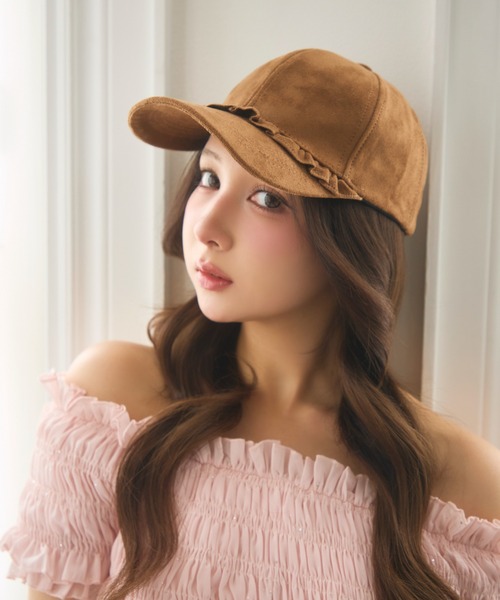 TITTY&CO.(ティティーアンドコー)の「スウェード調フリルキャップ(キャップ・レディース・ベージュ/ブラウン/ブラック/クリーム・FREE)」の7枚目の写真