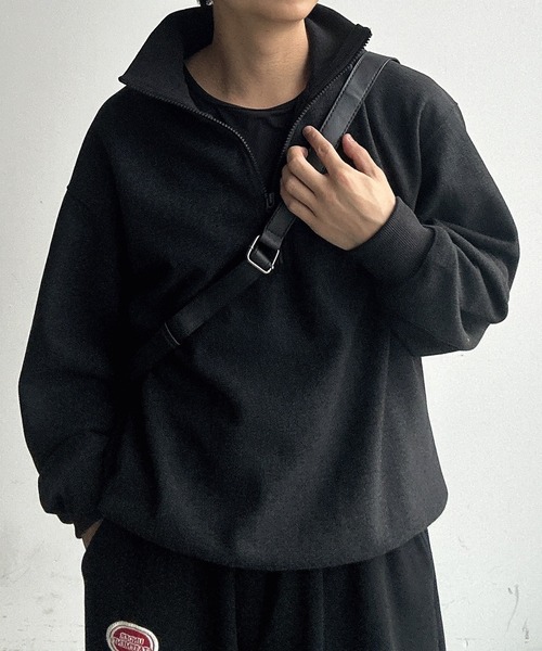 UNDERSTATEMENTs(アンダーステイトメント)の「【ユニセックス】ミニマルクロスボディバッグ(ボディバッグ/ウエストポーチ・メンズ・ブラック・FREE)」の2枚目の写真