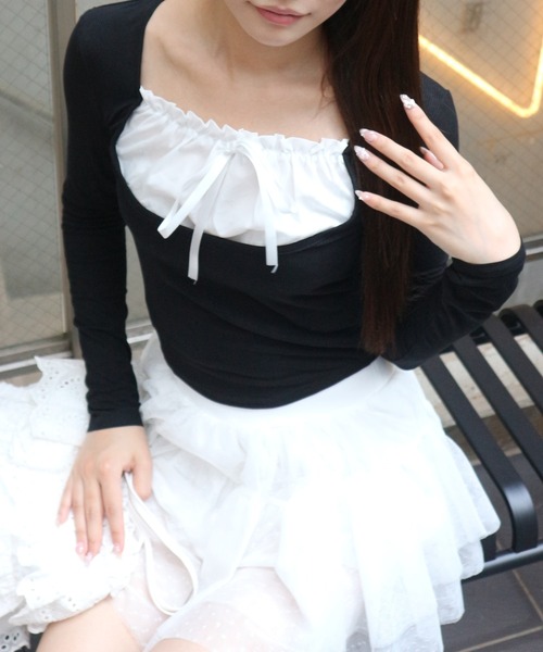ALLuRing ChaRm(アリュリングチャーム)の「Frill Ribbon Ribbed Knit Blouse / フリルリボンリブニットブラウス(シャツ/ブラウス・レディース・ライトブルー/ブラック・FREE)」の6枚目の写真