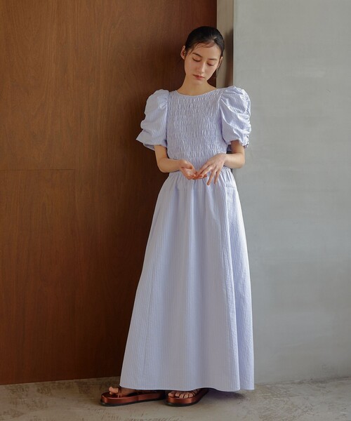 EMMEL REFINES(エメルリファインズ)の「<EMMEL REFINES>EM ストライプ シャーリング フレア ワンピース(ワンピース・レディース・ベージュ/ライトブルー・M/S)」の4枚目の写真