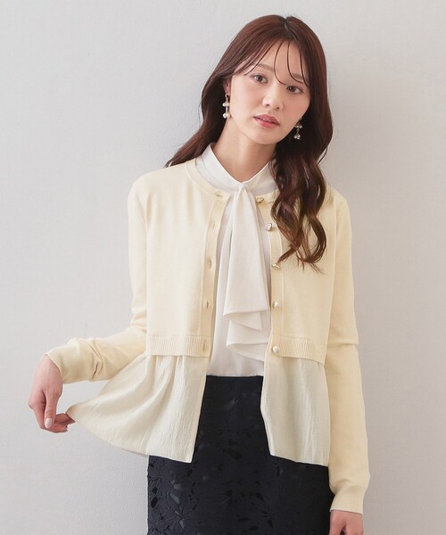 index（インデックス）の「ペプラムレイヤード多釦カーディガン【洗濯機OK】（カーディガン/ボレロ・レディース・アイボリー/ブラック/サックスブルー・36/38/40/42）」の4枚目の写真