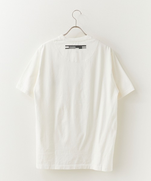 FACETASM（ファセッタズム）の「FACETASM/ファセッタズム オールドイングリッシュ ブランドロゴ クルーネック Tシャツ 2026年春夏（Tシャツ/カットソー・メンズ・ホワイト/チャコールグレー・3/4/5）」の4枚目の写真