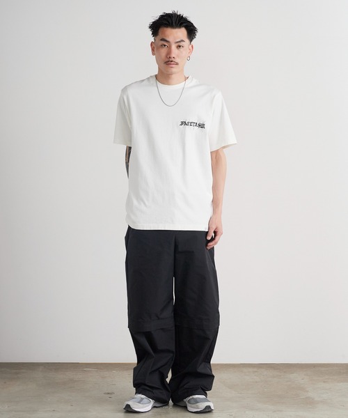 FACETASM（ファセッタズム）の「FACETASM/ファセッタズム オールドイングリッシュ ブランドロゴ クルーネック Tシャツ 2026年春夏（Tシャツ/カットソー・メンズ・ホワイト/チャコールグレー・3/4/5）」の6枚目の写真