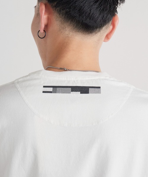 FACETASM（ファセッタズム）の「FACETASM/ファセッタズム オールドイングリッシュ ブランドロゴ クルーネック Tシャツ 2026年春夏（Tシャツ/カットソー・メンズ・ホワイト/チャコールグレー・3/4/5）」の9枚目の写真