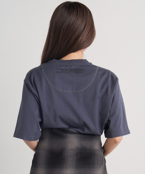 FACETASM（ファセッタズム）の「FACETASM/ファセッタズム オールドイングリッシュ ブランドロゴ クルーネック Tシャツ 2026年春夏（Tシャツ/カットソー・メンズ・ホワイト/チャコールグレー・3/4/5）」の17枚目の写真