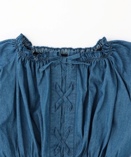 PINK-latte(ピンクラテ)の「レースアップオフショルブラウス(シャツ/ブラウス・キッズ・ライトブルー/グレー・130cm/120cm/140cm/150cm/160cm)」の4枚目の写真