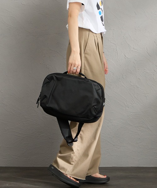 TECH SLING 3 斜背包