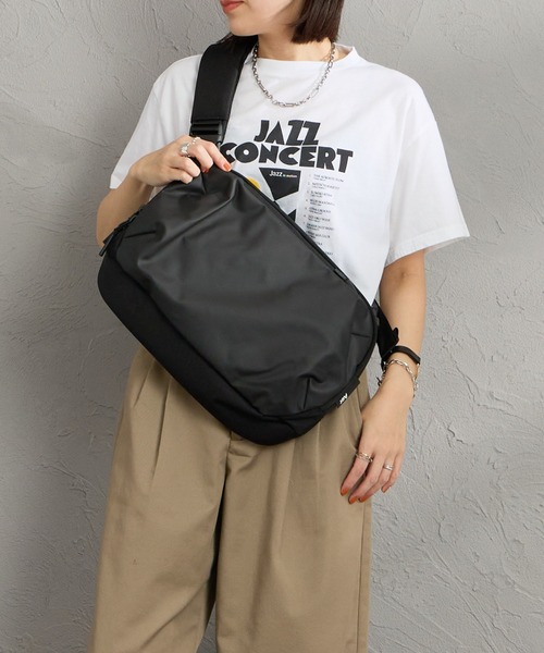 TECH SLING 3 斜背包