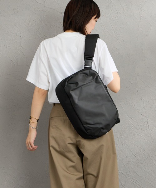 TECH SLING 3 斜背包