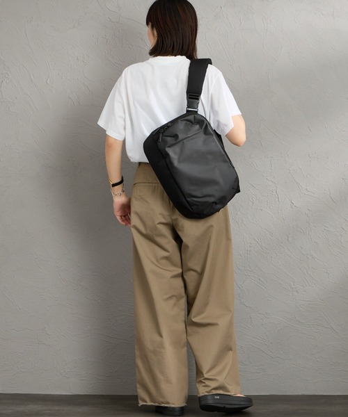 TECH SLING 3 斜背包