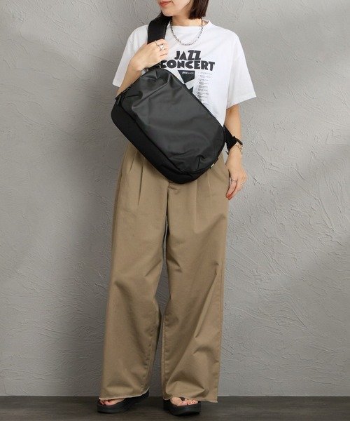 TECH SLING 3 斜背包