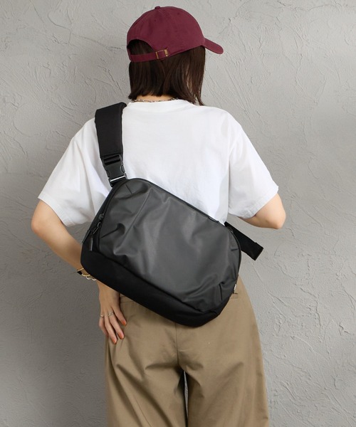 TECH SLING 3 斜背包